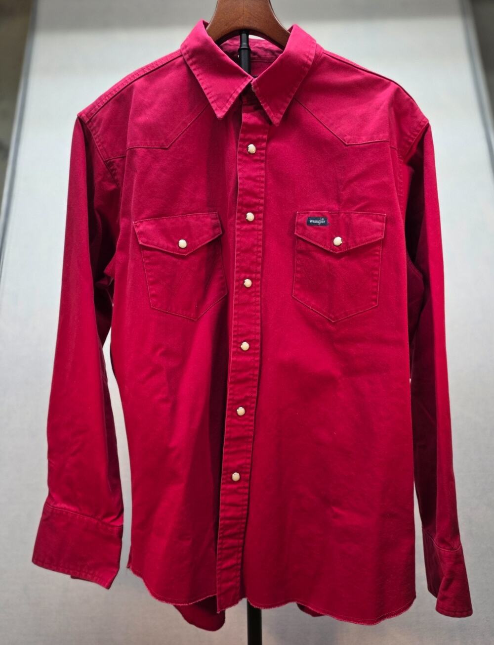 Vintage Wrangle Cowboy‎ Cut Pearl Snap Shirt Red Western Long Tail. USA made. XL
